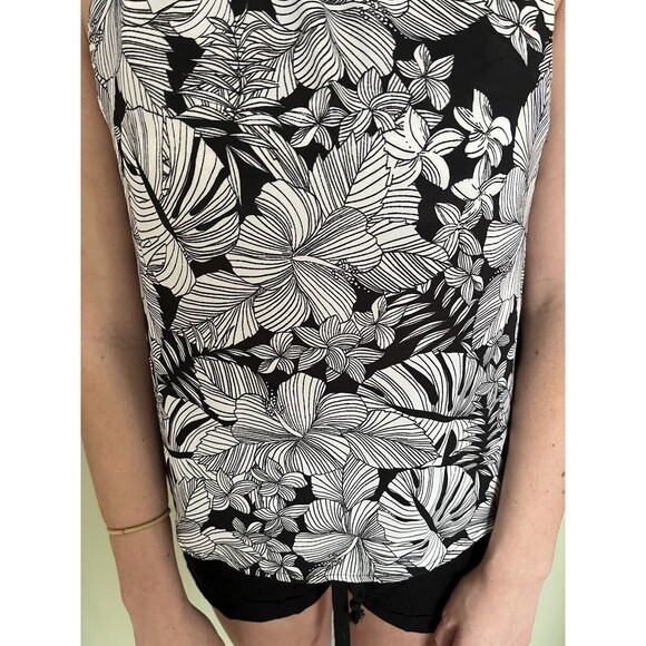Paper Crane Women's Top Black/White Floral Pattern Ties at Neck Size Medium - Picture 3 of 6